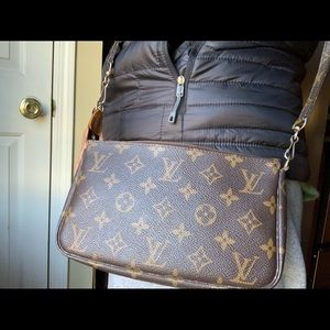 Authentic Louis Vuitton pochette&monogram LV strap